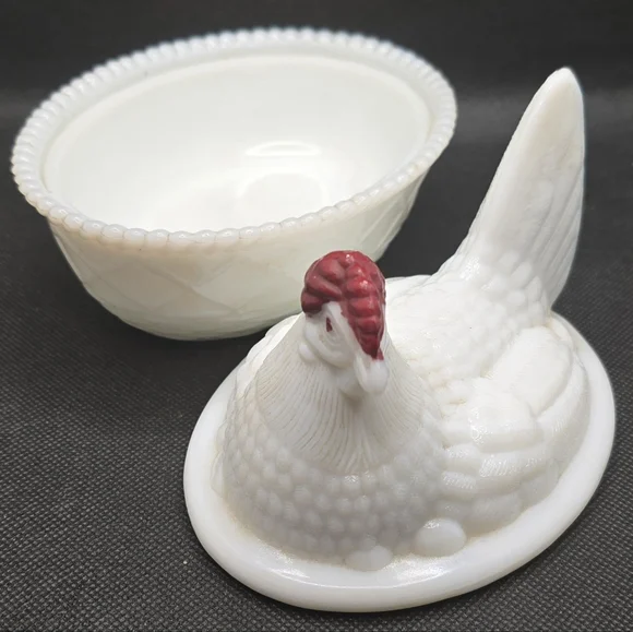 Vintage Westmoreland Milk Glass Rooster on a Nest Covered Dish 5" Long - Picture 6 of 7